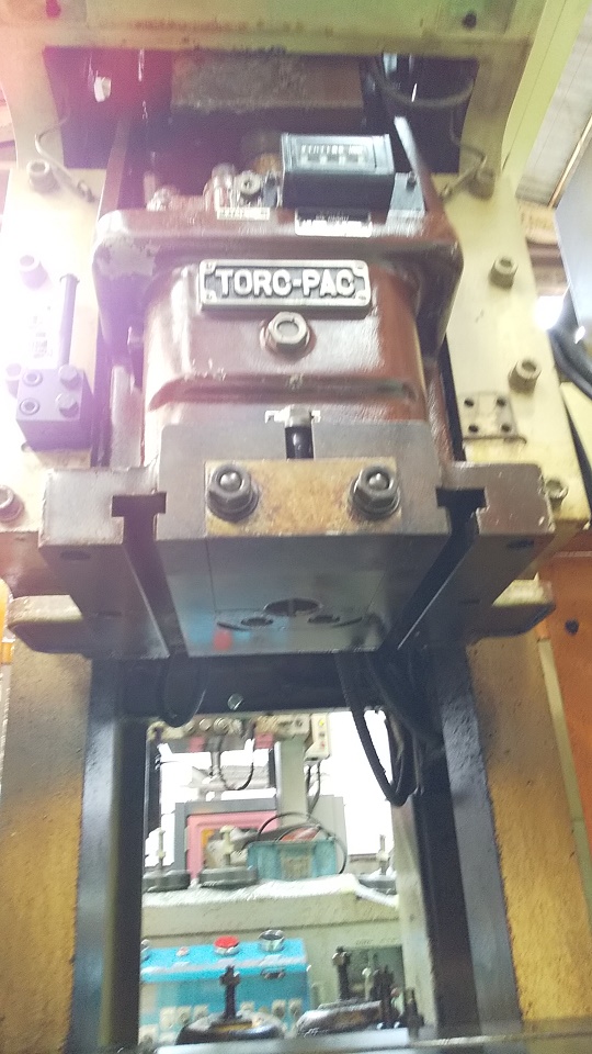 ③AMADA アマダ 45t 油圧式プレス機 工業用プレス機 ☆動作未確認