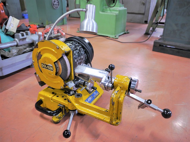 飯田鉄工所 工具研削盤 GT-200FR | マシンライフ 飯田鉄工所 工具研削盤 GT-200FR | マシンライフ