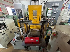  油圧成形機 