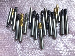様々なメーカーやサイズがあります。 エンドミル1山 【エンドミル1山】様々なメーカーやサイズがあります。