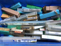 様々なメーカーやサイズがあります。 エンドミル1山 【エンドミル1山】様々なメーカーやサイズがあります。