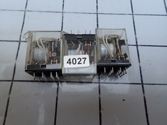 OMRON リレー　 新古品 