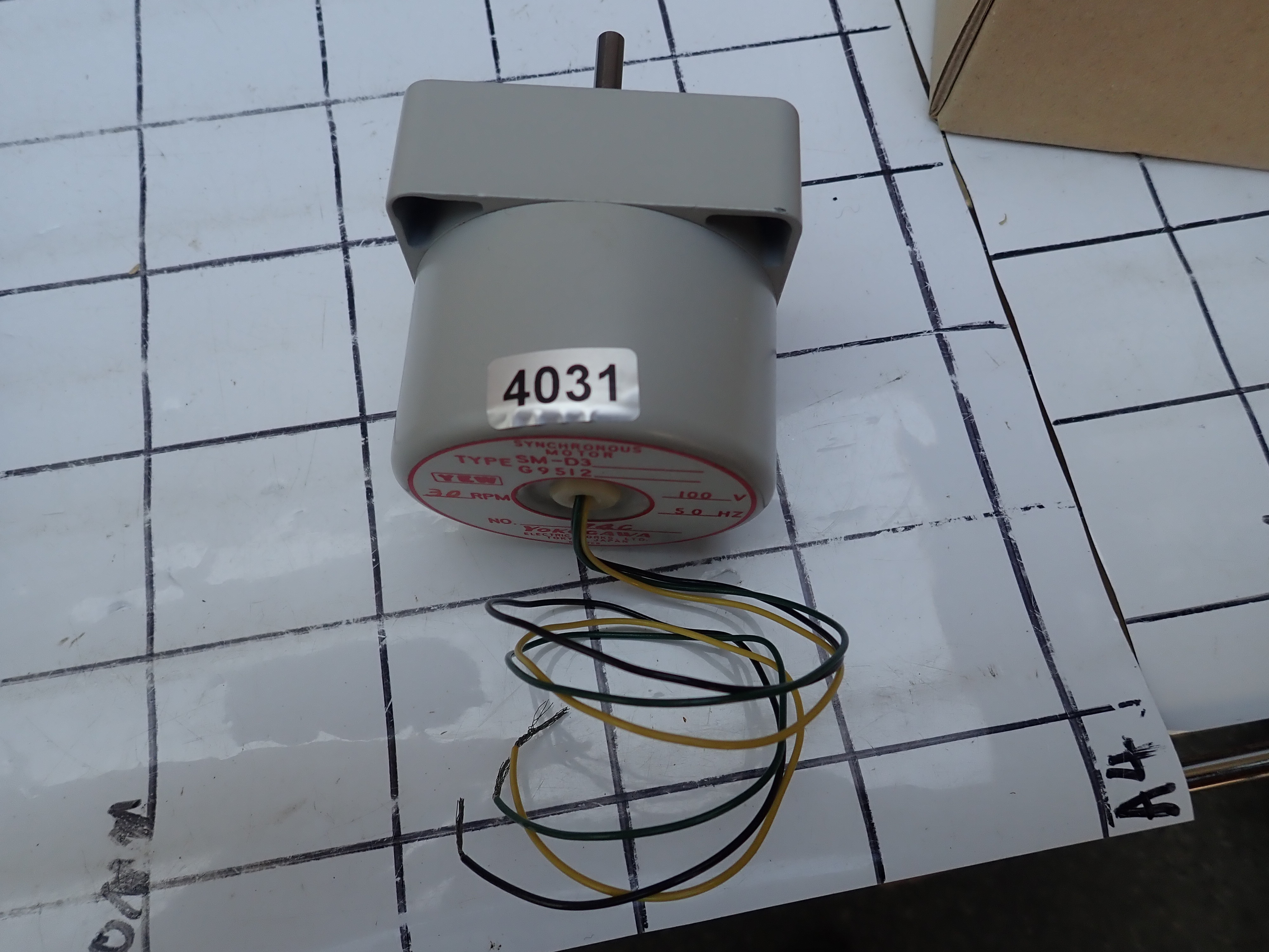 横河電機製 同期モーター　 新古品 MODEL::SM D3