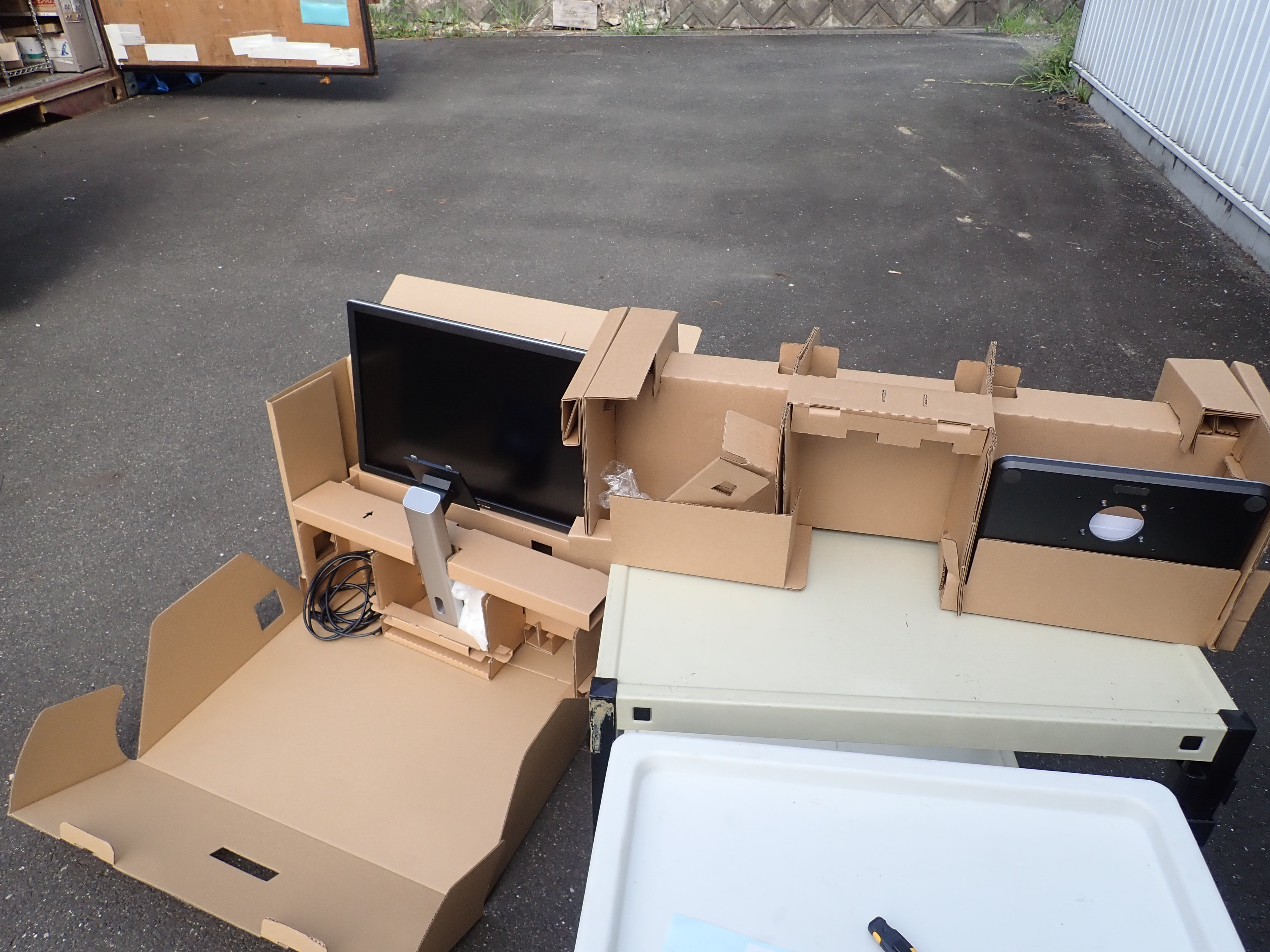 DELL 27インチ　モニター　 新古品 MODEL::P2715Q