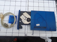 Freecom Traveller CD-RW ドライブ　外付け　 新古品 