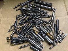 様々なメーカーやサイズがあります。 エンドミル1山  【エンドミル1山】3kg
