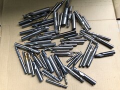 様々なメーカーやサイズがあります。 エンドミル1山 【エンドミル1山】2Kg