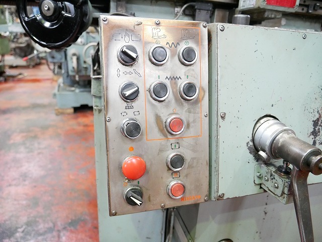 新潟鉄工所 万能フライス盤 2UMC