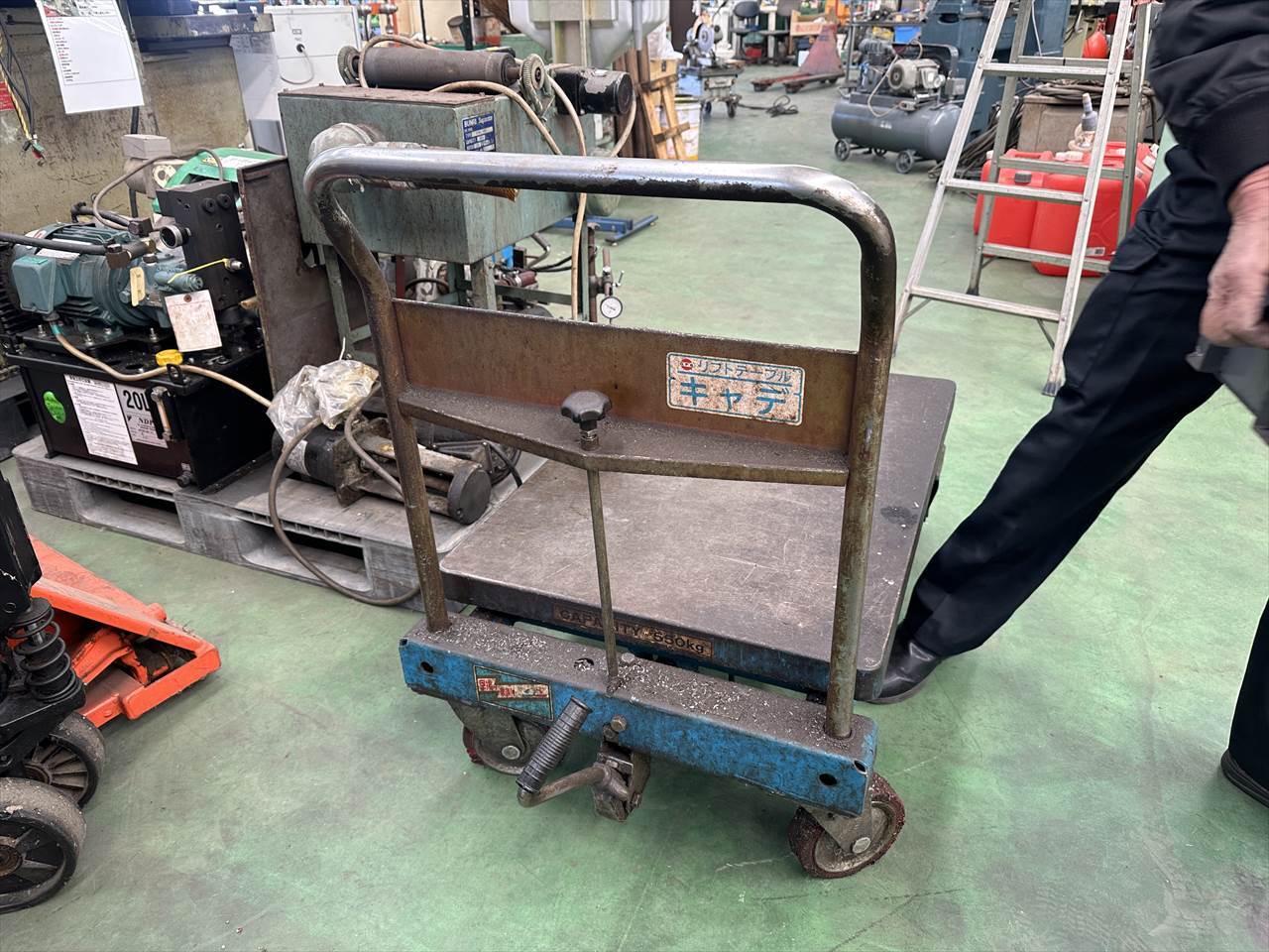 おくだ屋技研 リフトテーブル台車(手動) 550㎏