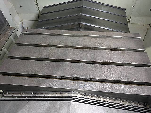牧野フライス製作所 立型マシニングセンター V33