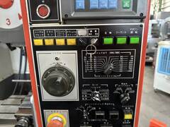 キラ 立型マシニングセンター(BT30型) VTC-30