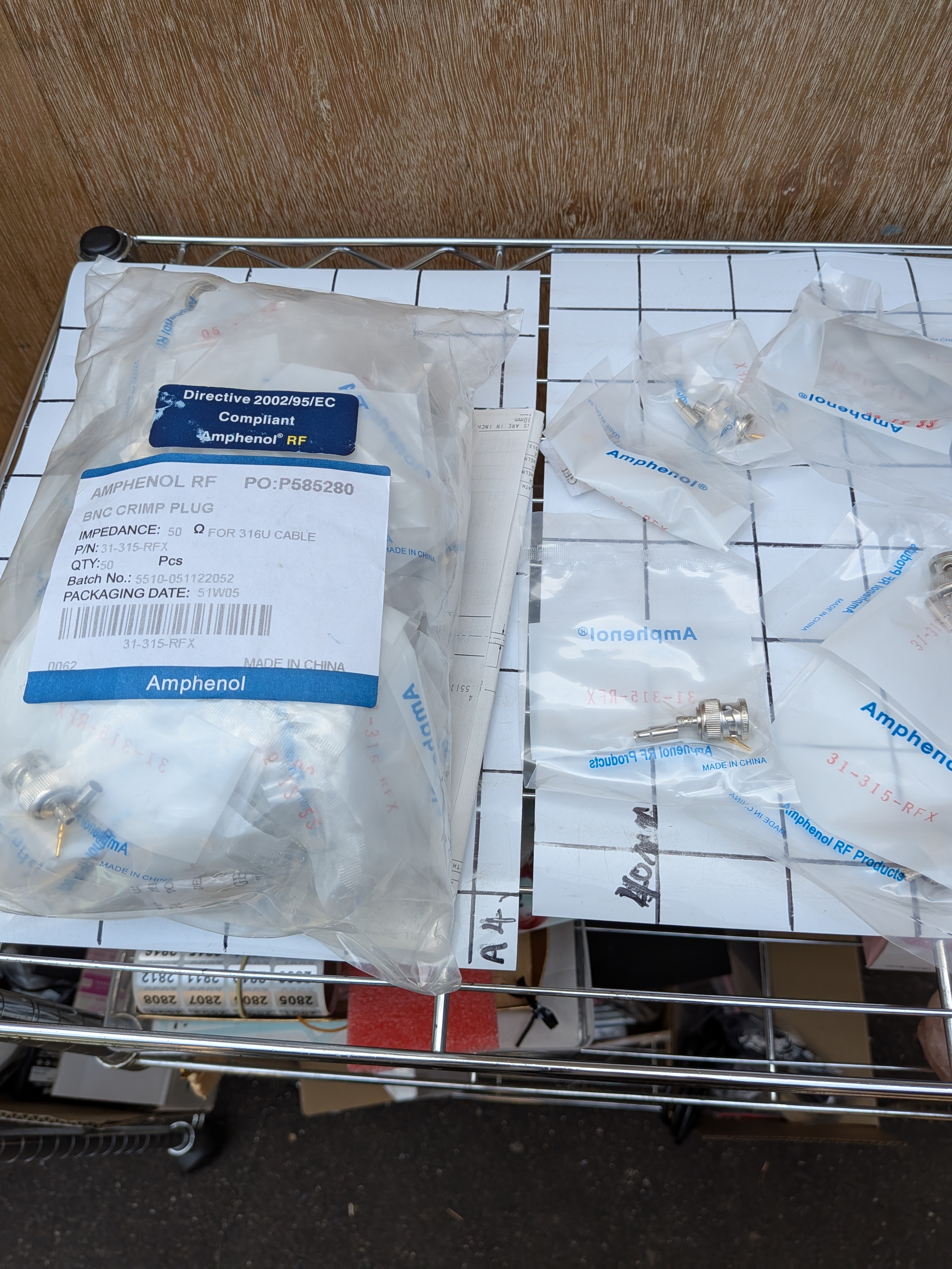 Amphenol社製 BN コネクタ　圧着工具付き(10,000円)　 新古品 