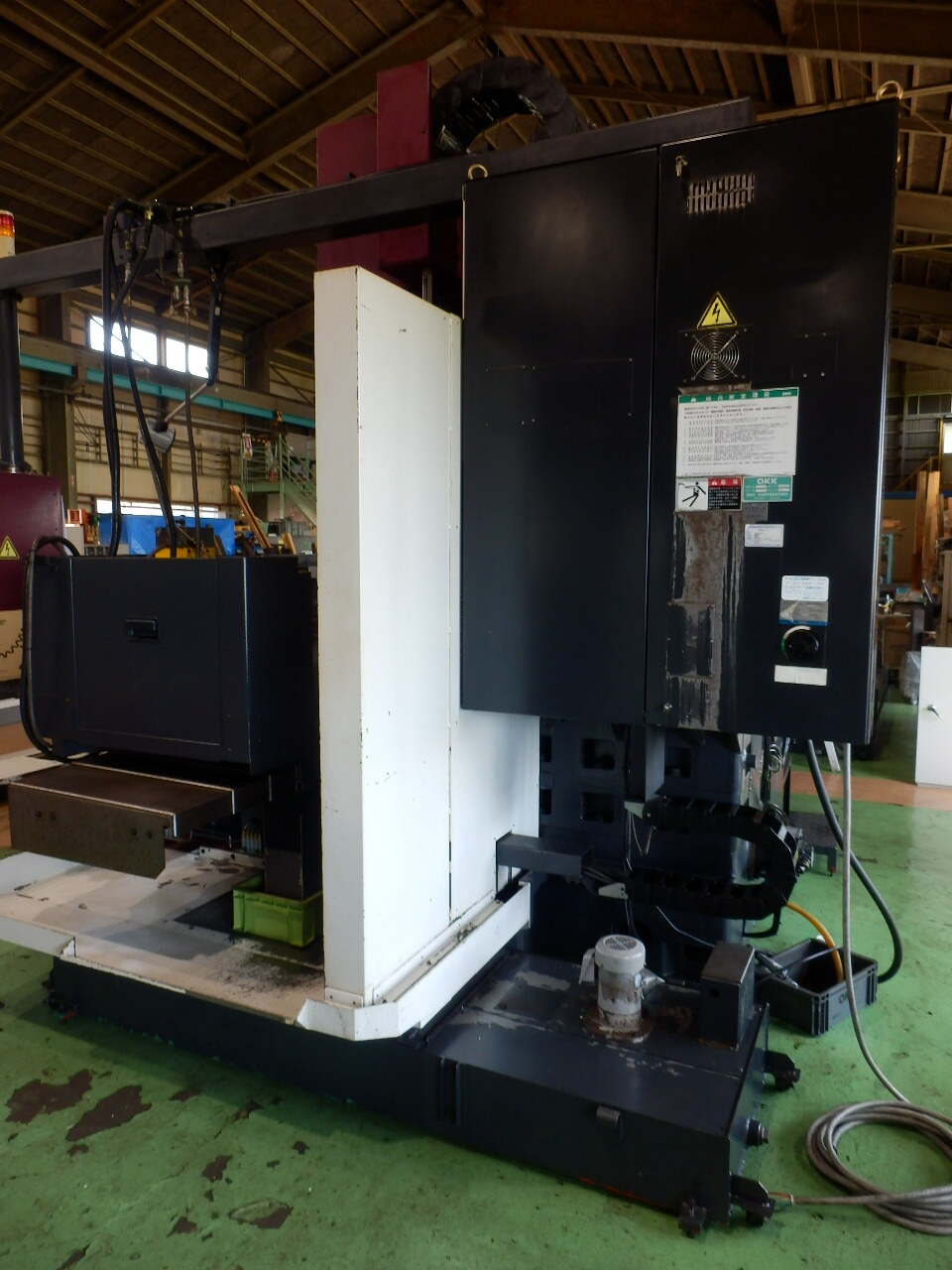 OKK 立形マシニングセンタ MCV560