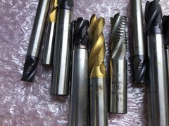 様々なメーカーやサイズがあります。 エンドミル1山 【エンドミル1山】様々なメーカーやサイズがあります。