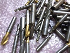 様々なメーカーやサイズがあります。 エンドミル1山 【エンドミル1山】様々なメーカーやサイズがあります。