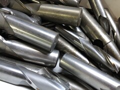 様々なメーカーやサイズがあります。 エンドミル1山 【エンドミル1山】様々なメーカーやサイズがあります。