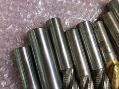 様々なメーカーやサイズがあります。 エンドミル1山 【エンドミル1山】様々なメーカーやサイズがあります。