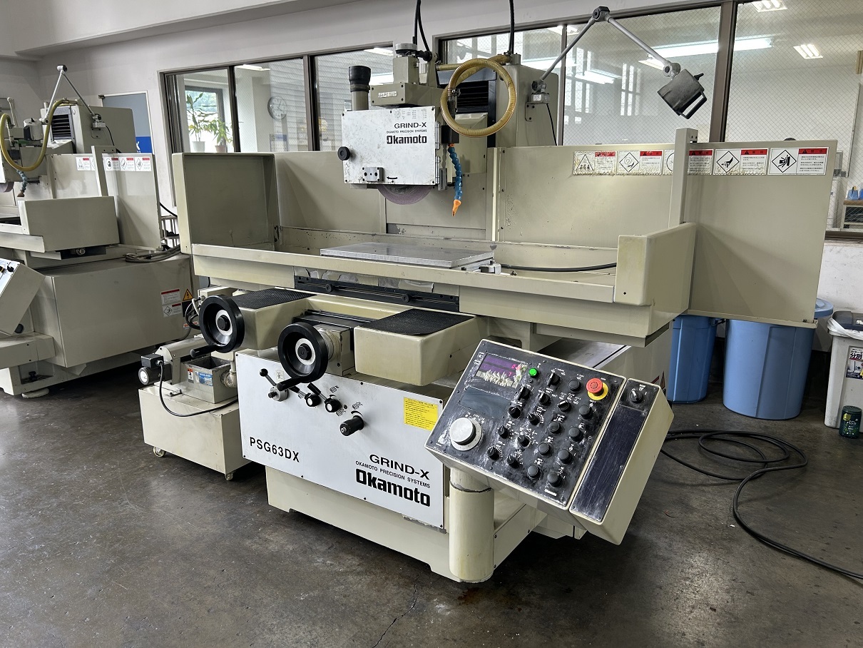 岡本工作機械 600㎜×300㎜平面研削盤 PSG-63DX