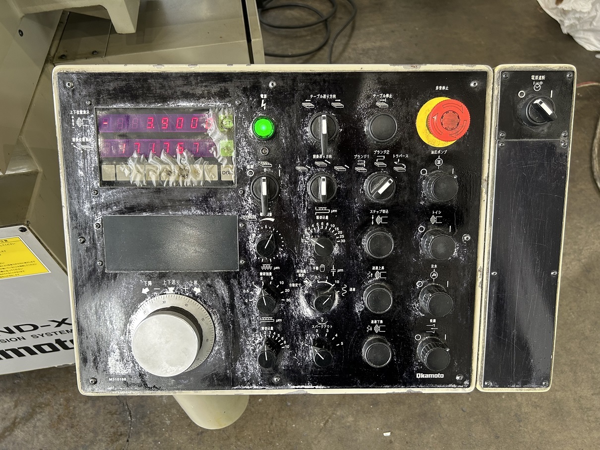 岡本工作機械 600㎜×300㎜平面研削盤 PSG-63DX