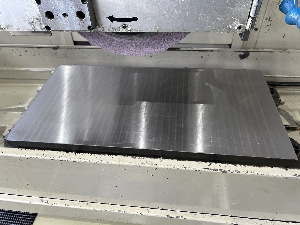 岡本工作機械 600㎜×300㎜平面研削盤 PSG-63DX