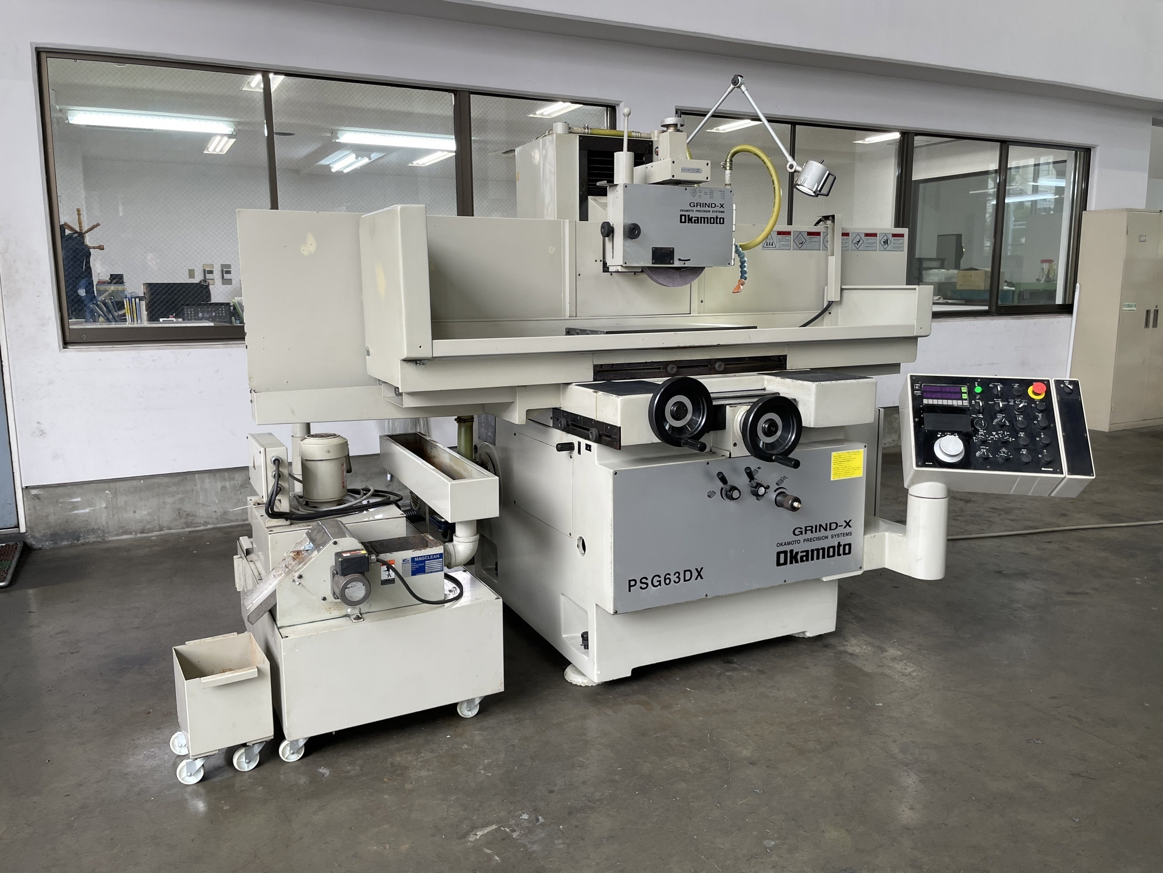 岡本工作機械 600㎜×300㎜平面研削盤 PSG-63DX