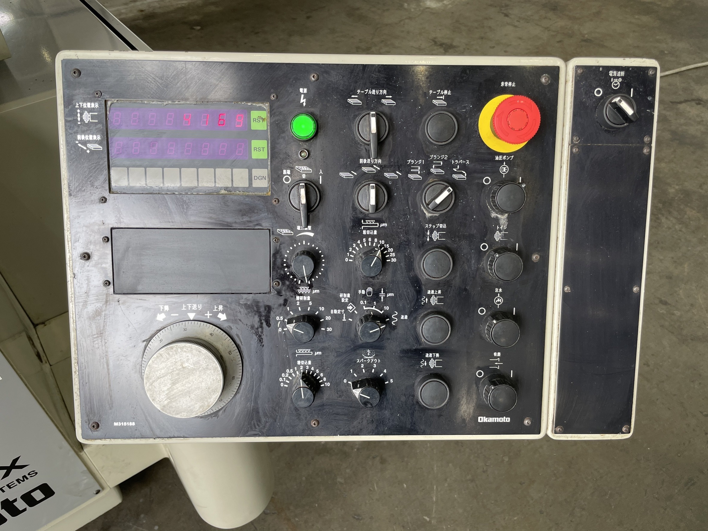 岡本工作機械 600㎜×300㎜平面研削盤 PSG-63DX
