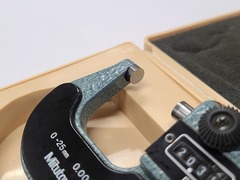 MITUTOYO｜ミツトヨ カウントマイクロメータ M820-25