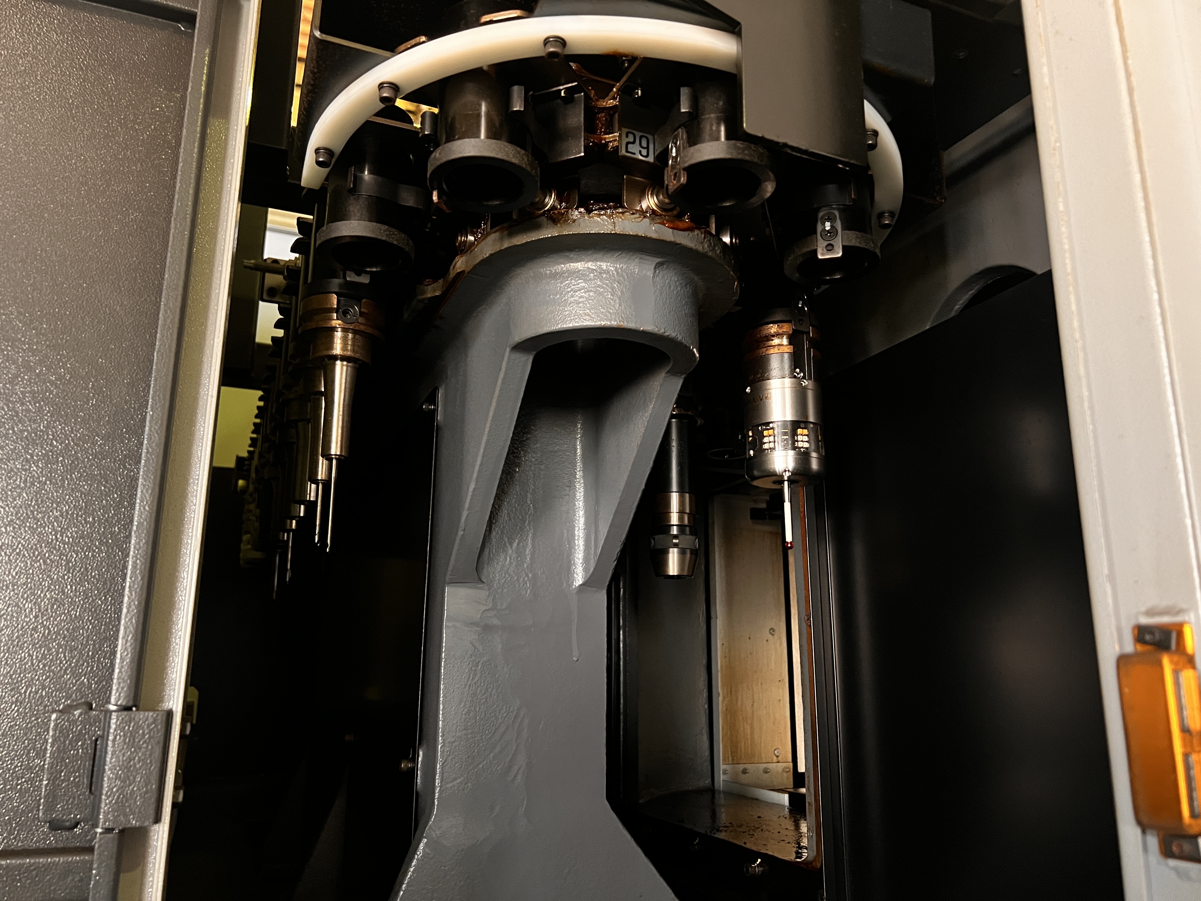 DMG森精機 5軸立マシニング NMV5000DCG