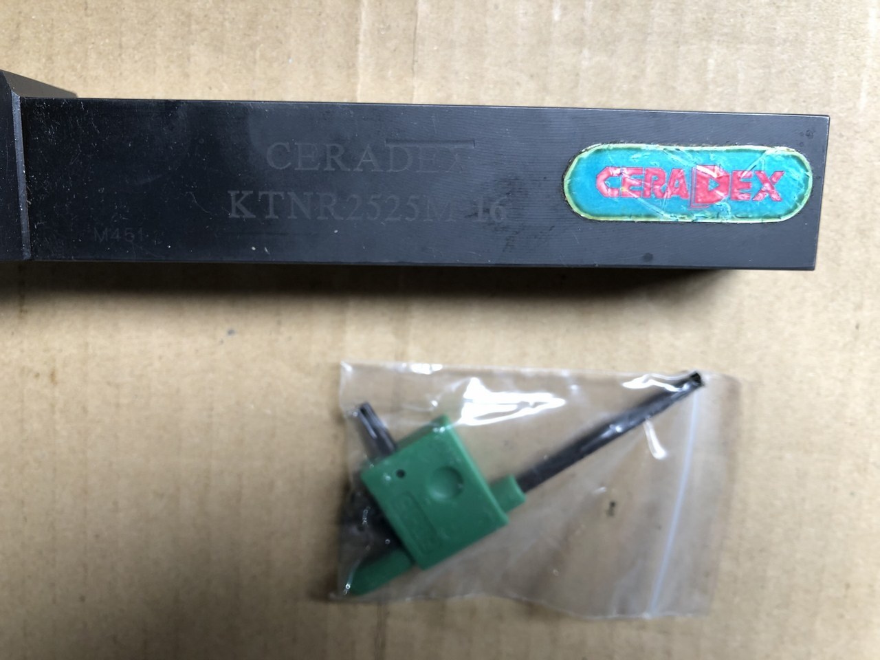 CERADEX ねじ切りホルダ 【ねじ切りホルダ】KTNR2525M-16
