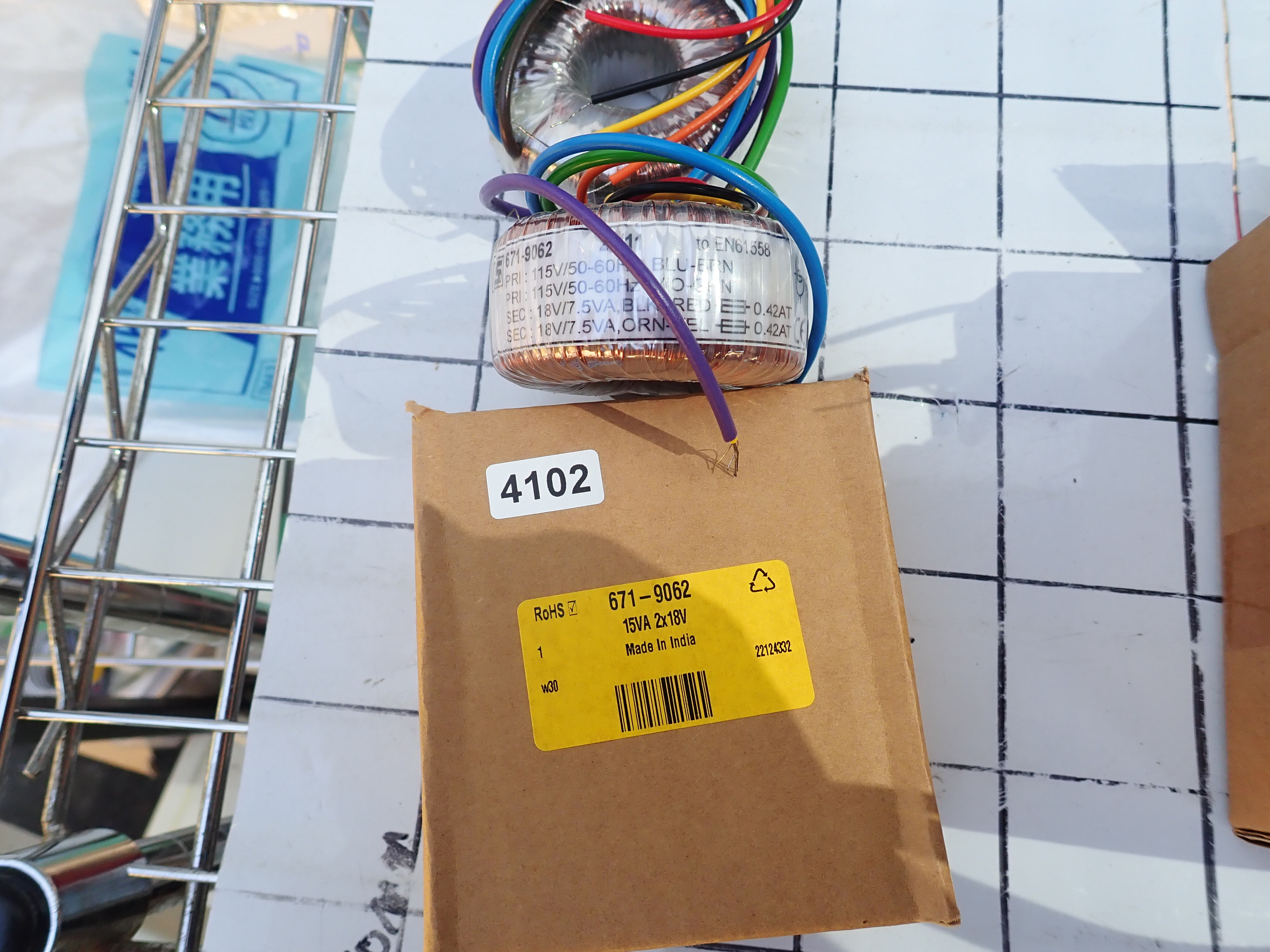  トランス　 新古品 