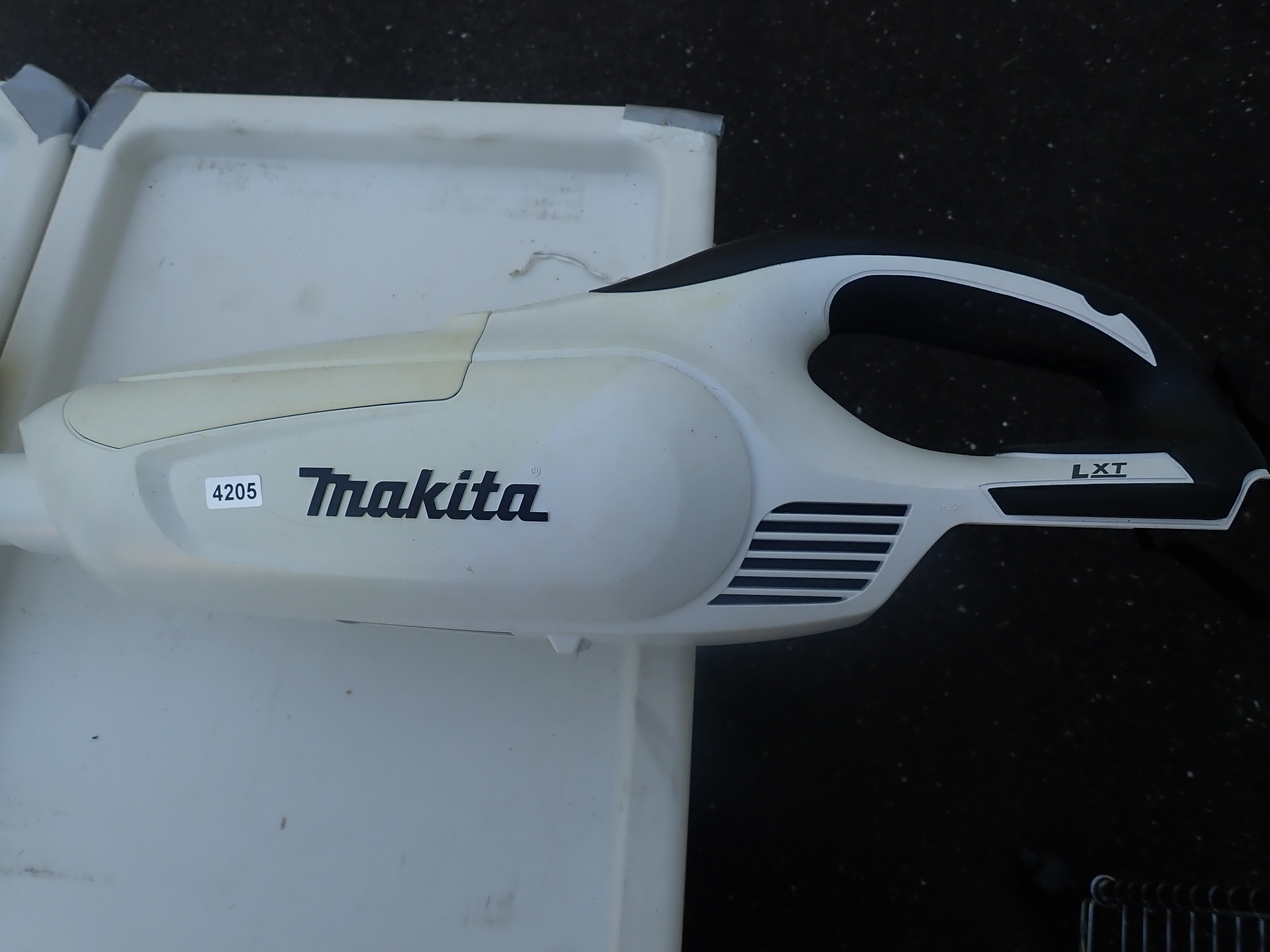 MAKITA 充電式クリーナー　 新古品 MODEL::CL182FD