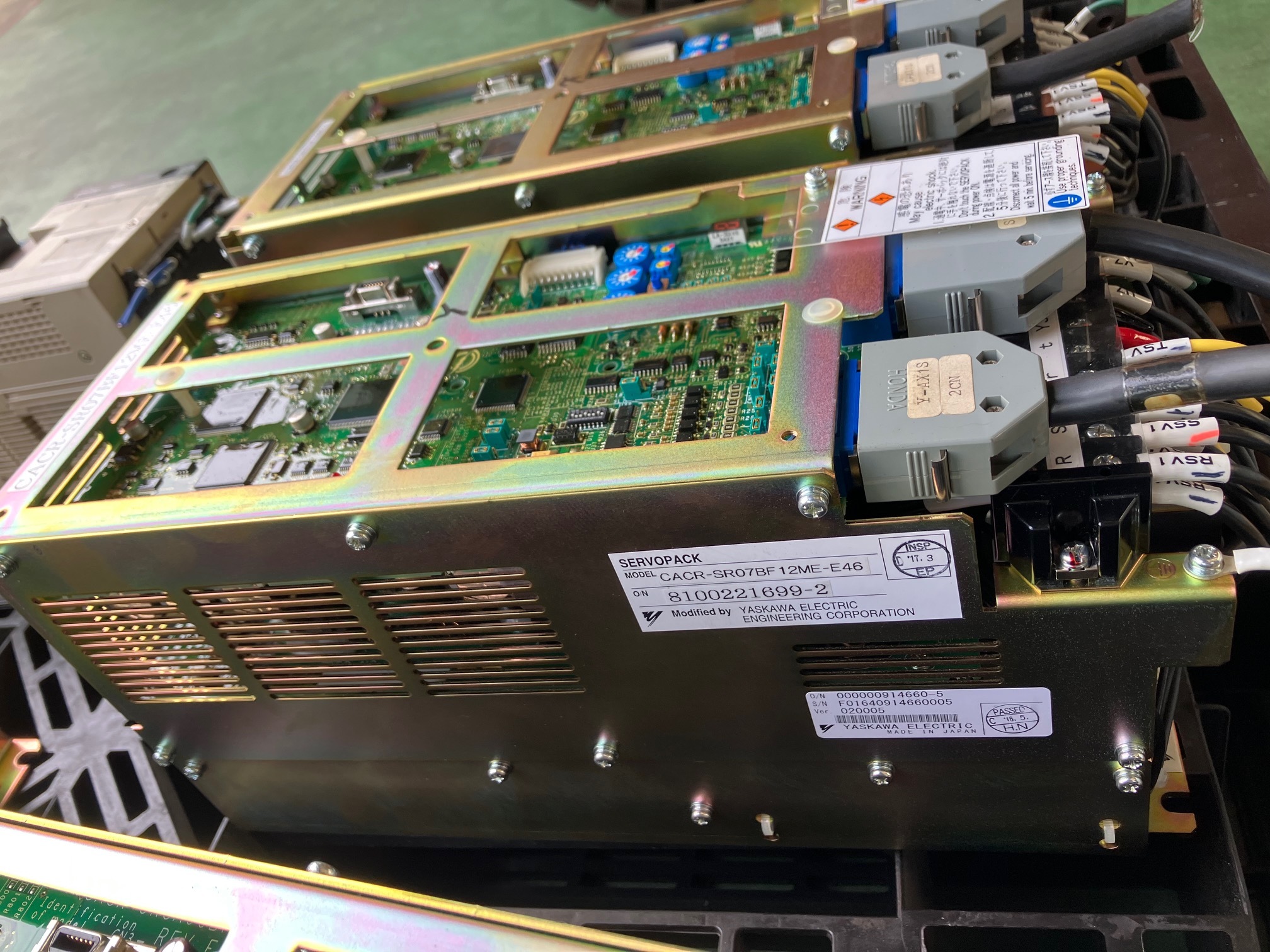 安川電機 サーボアンプXYZ CACR-SR07BF12ME-E46