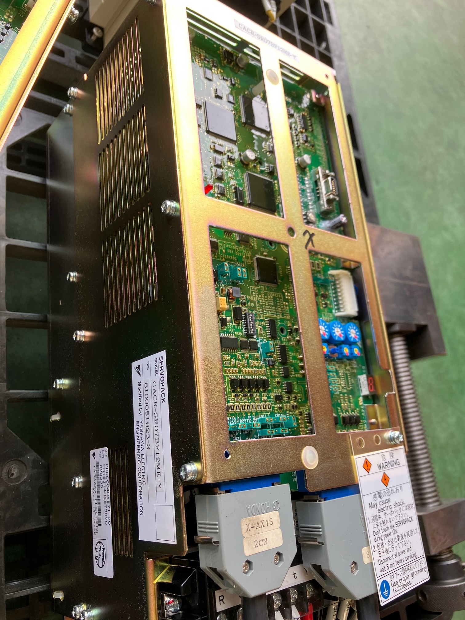 安川電機 サーボアンプXYZ CACR-SR07BF12ME-E46