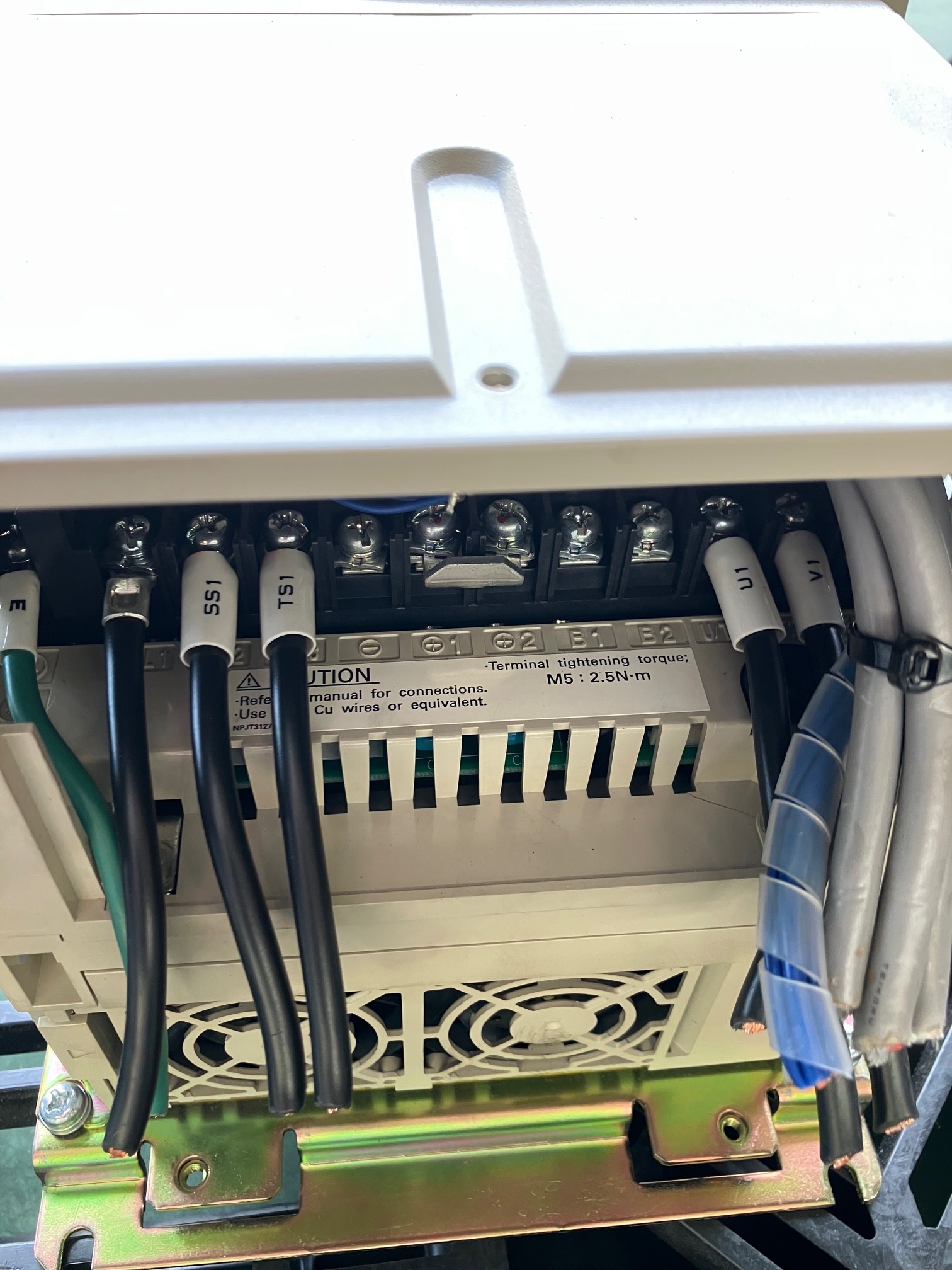 安川電機（ヤスカワ） インバーターG7 CIMR-G7A27P5