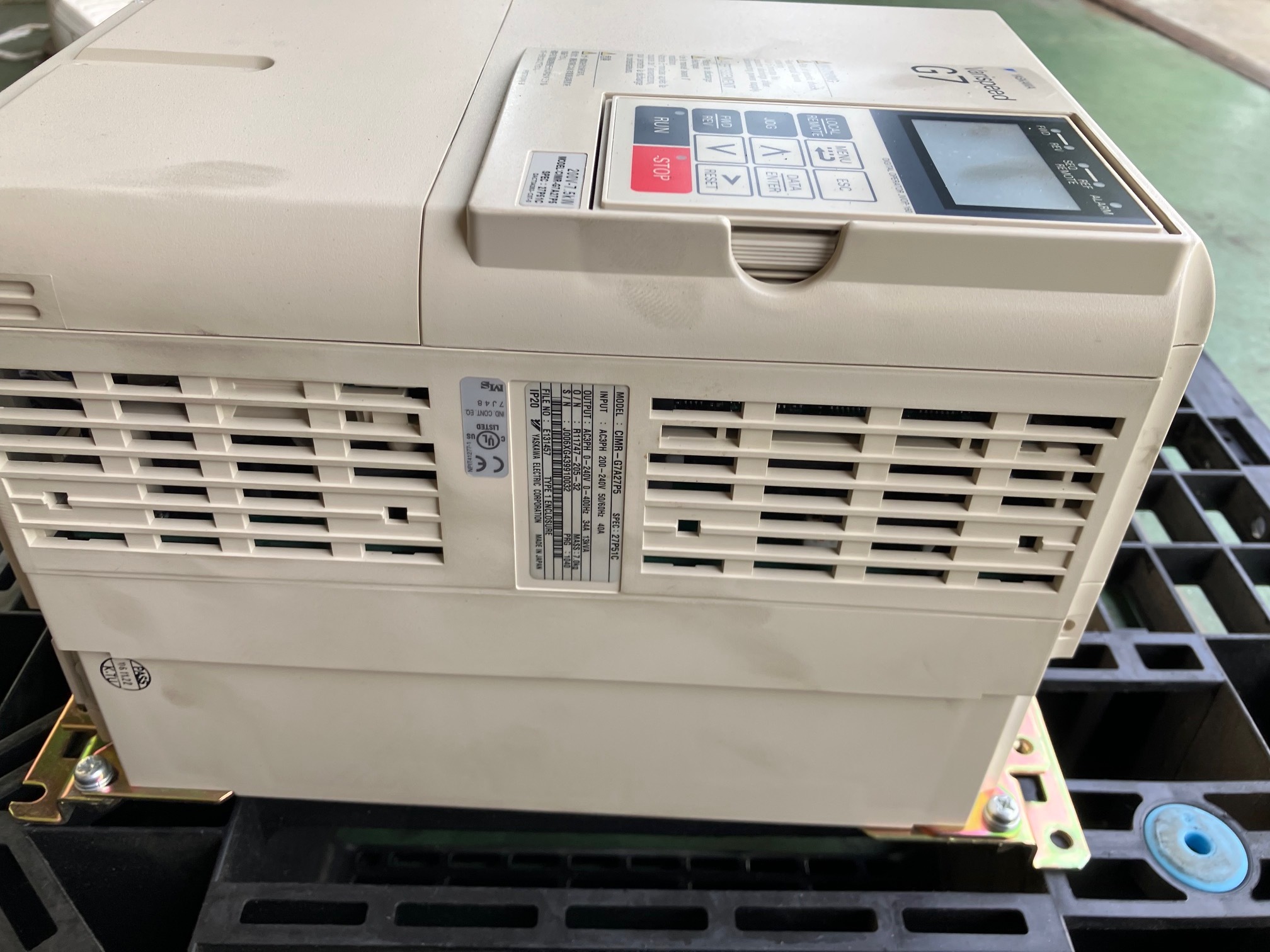 安川電機（ヤスカワ） インバーターG7 CIMR-G7A27P5