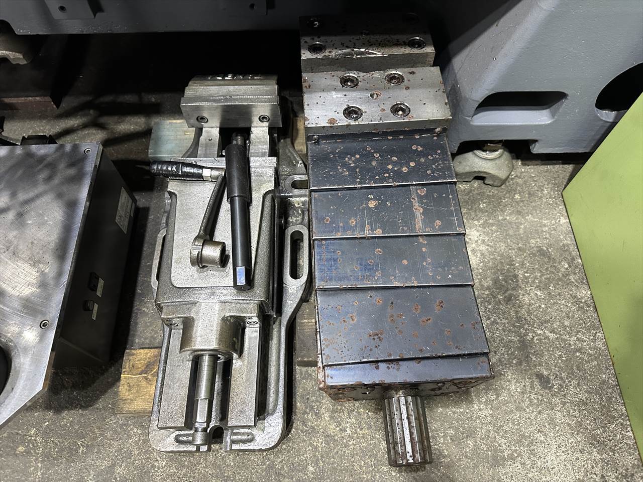 オークマ 立型マシニングセンター(BT40型) MB-46VA