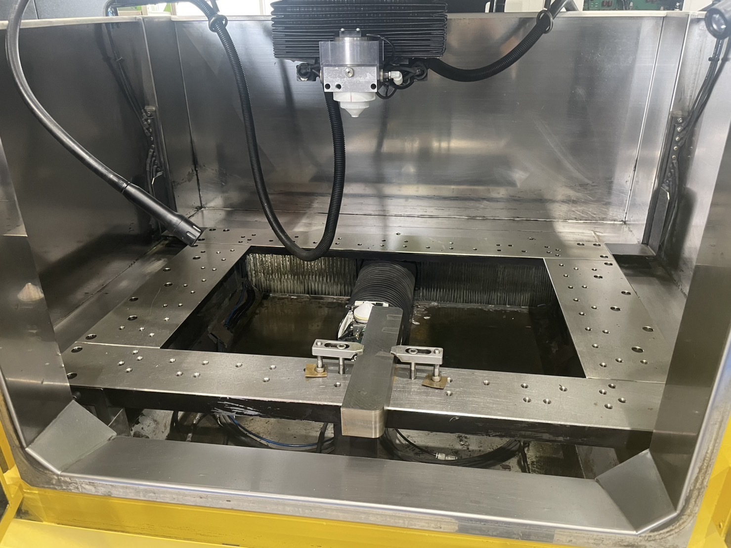 FANUC ワイヤー放電加工機 α-C600iB