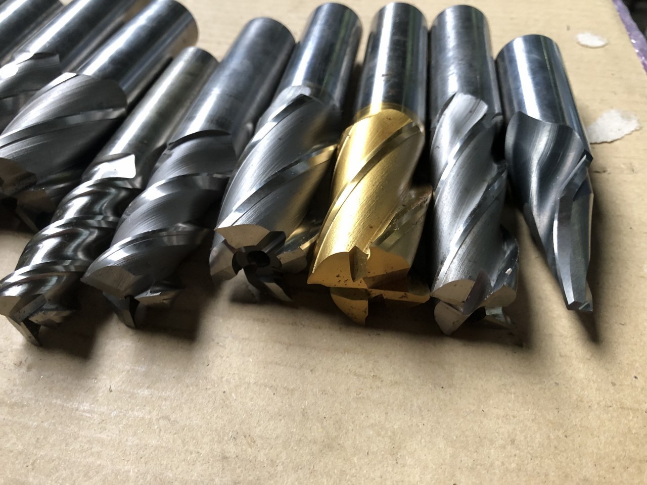 様々なメーカーやサイズがあります。 エンドミル1山 【エンドミル1山】5Kg