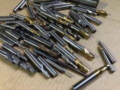 様々なメーカーやサイズがあります。 エンドミル1山 【エンドミル1山】3kg