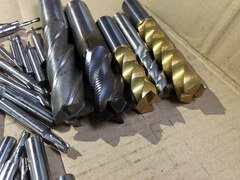 様々なメーカーやサイズがあります。 エンドミル1山 【エンドミル1山】3kg