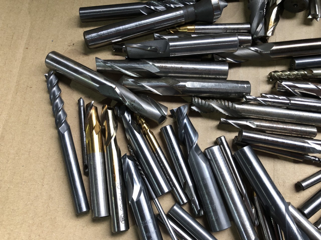 様々なメーカーやサイズがあります。 エンドミル1山 【エンドミル1山】2Kg