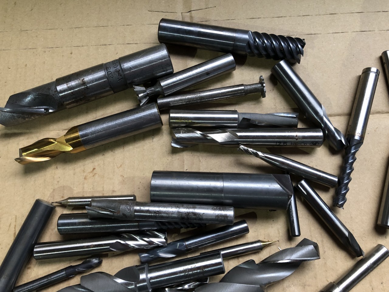 様々なメーカーやサイズがあります。 エンドミル1山 【エンドミル1山】2Kg