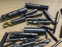 様々なメーカーやサイズがあります。 エンドミル1山 【エンドミル1山】2Kg