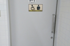 ジョイフル本田 守谷店 2階多目的トイレの授乳室 オムツ替え台情報