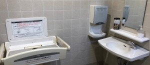 ユニクロアクロスプラザ長野北店のオムツ替え台情報