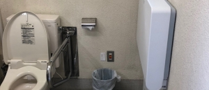 横浜市立金沢動物園ユーラシア休憩所のオムツ替え台情報