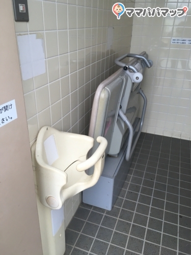 等々力補助陸上競技場管理棟のオムツ替え台情報