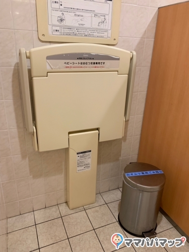 女子トイレのオムツ替え台情報