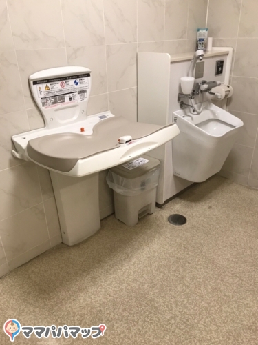 ヤマダ電機 テックランド南越谷店の授乳室 オムツ替え台情報