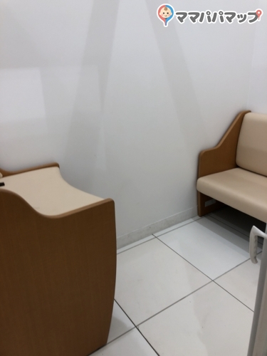 ユニクロ 世田谷千歳台店の授乳室 オムツ替え台情報